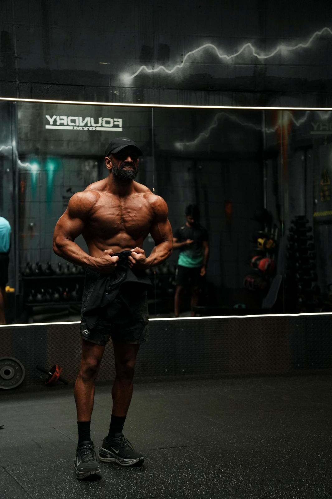 Personal trainer HSK Coaching during a strength session in Coventry